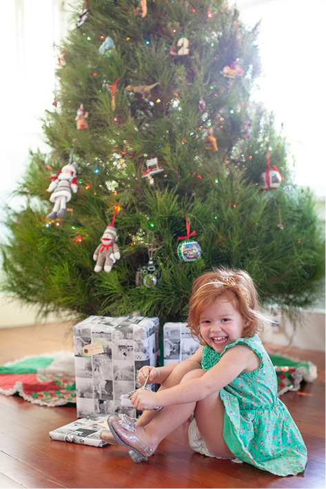 How to Take Photos by the Christmas Tree