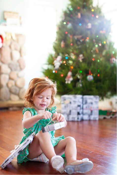 How to Take Photos by the Christmas Tree