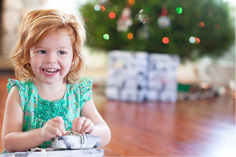 How to Take Photos by the Christmas Tree