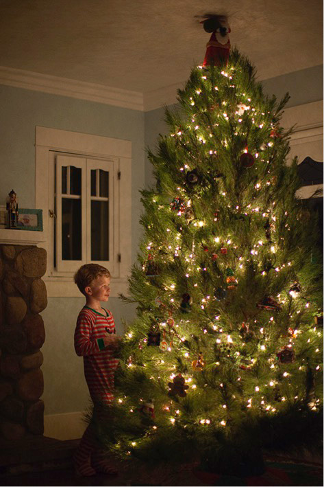 How to Take Photos by the Christmas Tree